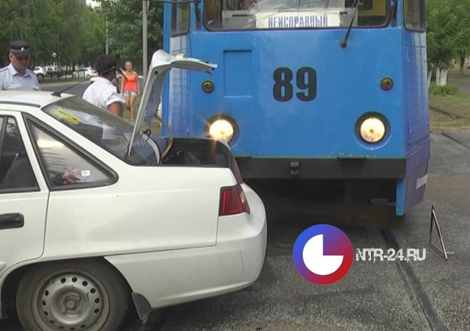 В Нижнекамске столкнулись трамвай и «Daewoo Nexia»