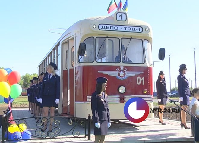 В Нижнекамске открыли памятник трамваю