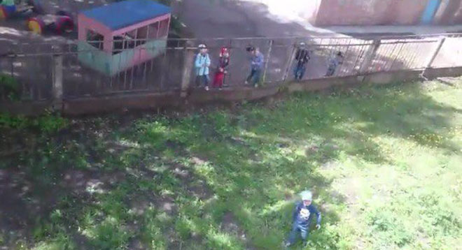 В Нижнекамске очевидец снял на видео, как детсадовцы предоставлены сами себе