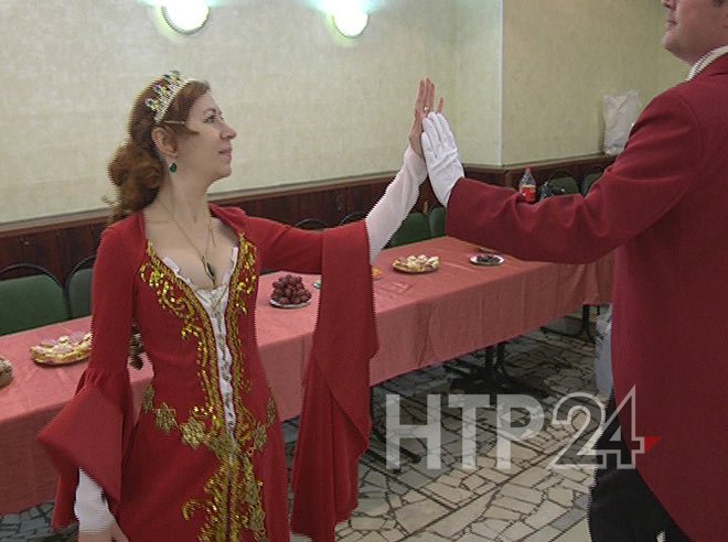 В Нижнекамске прошел бал  «Сон в летнюю ночь» для любителей старинных танцев