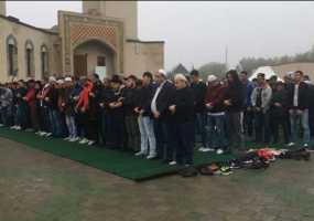 Тысячи жителей Нижнекамска пришли в мечети отметить Курбан-байрам