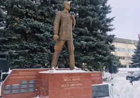 Нижнекамские джалиловцы собрались у памятника любимого поэта