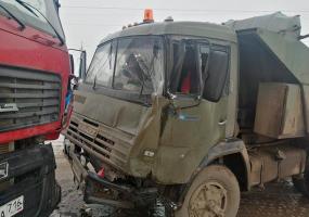 В Нижнекамске столкнулись два грузовика «КамАЗ», есть пострадавший