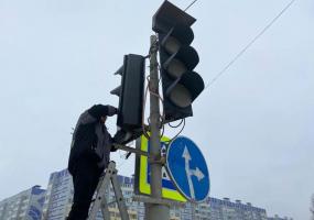 В Нижнекамске регулировщики 2 дня работали на перекрестке, где сломался светофор