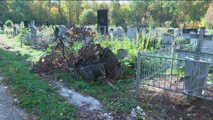 В Нижнекамском районе Красноключинское кладбище утопает в мусоре