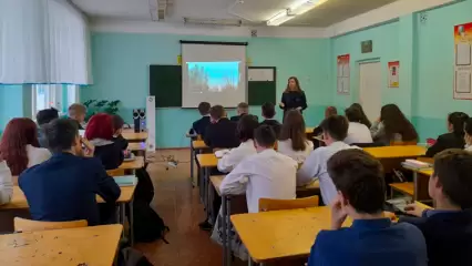 В Нижнекамске сотрудники наркоконтроля пообщались со школьниками