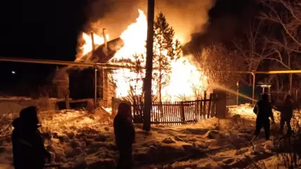 В селе под Нижнекамском при пожаре погиб человек, второго жильца дома ищут