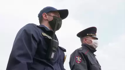 Житель Нижнекамска попытался задушить полицейского