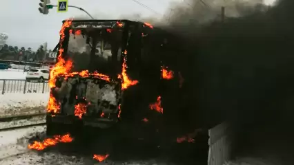 В Набережных Челнах загорелся трамвай с пассажирами внутри