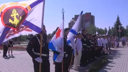 Российские моряки отмечают День Военно-морского флота