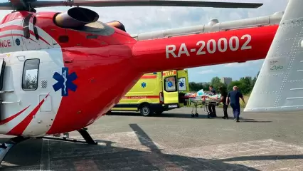 Единственного выжившего при ЧП в канализации вертолетом санавиации доставили из Нижнекамска в Казань