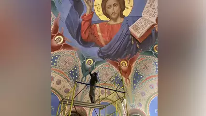 Художники под куполами. В нижнекамском храме Рождества Христова приступили к росписи стен