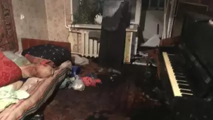 В Бугульме пожарные спасли хозяина горящей квартиры и его соседей