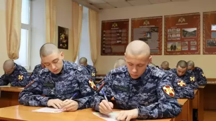 В канун Дня матери военнослужащие казанского спецполка Росгвардии написали письма своим мамам