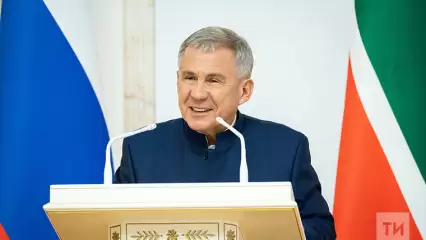 Рустам Минниханов поздравил татарстанцев с Днем Конституции РФ