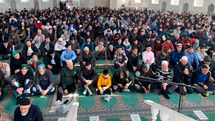 В Нижнекамске на праздничную молитву в Ураза-Байрам собралось около семи тысяч верующих