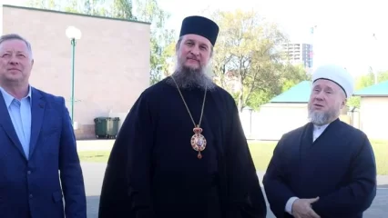 Епископ Пахомий побывал в гостях в центральной мечети Нижнекамска