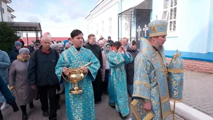 Более 900 верующих прошли по Нижнекамску крестным ходом в Покров день