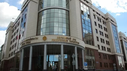 Минниханов присвоил звание заслуженного юриста Татарстана двум судьям ВС РТ