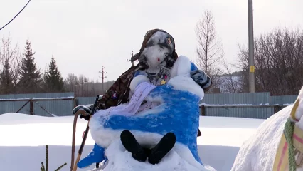 В Нижнекамском районе появилась фигура из снега, посвящённая СВО