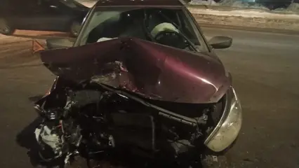 В Нижнекамске водитель Hyundai Solaris получил травму головы в аварии с Kia Rio