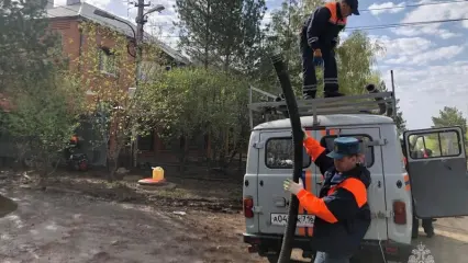 Отряд спасателей из Татарстана продолжает оказывать помощь в Оренбурге