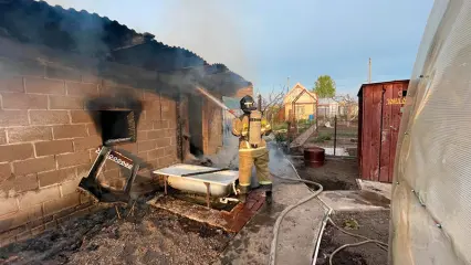 В Нижнекамском районе мужчина остался без бани из-за пожара