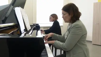 Студенты нижнекамского музколледжа рассказали о тонкостях игры на фортепиано