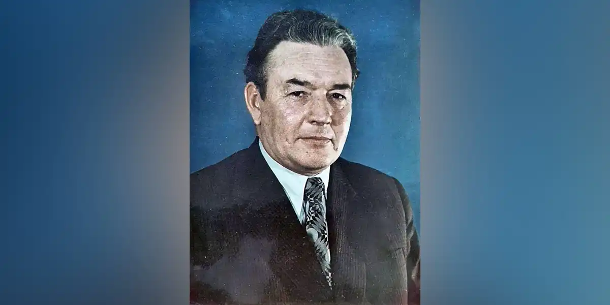 «Белемле, кешелекле, югары дәрәҗәле җитәкче»