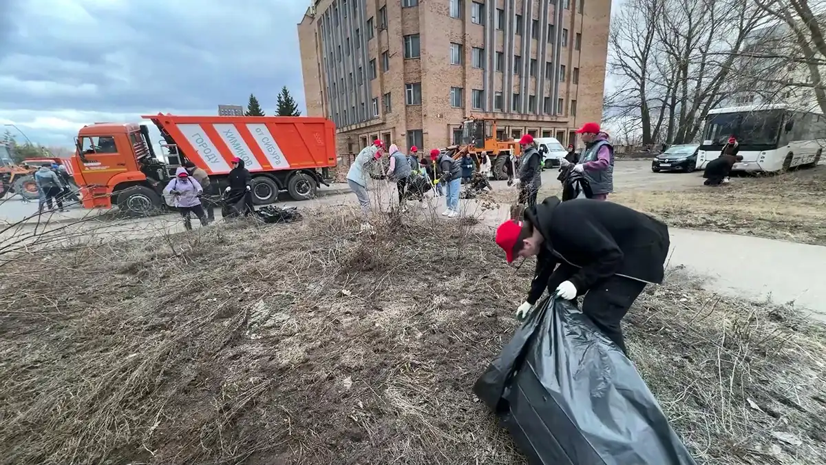 Субботник в Нижнекамске у бывшего здания Дома быта