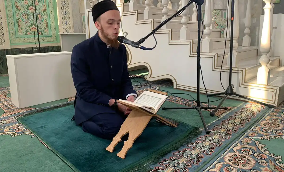 Центральная Соборная мечеть Нижнекамска, намаз