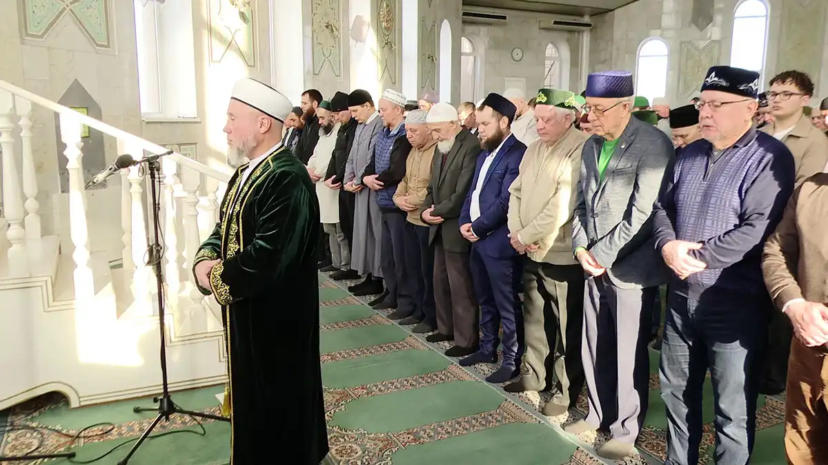 Ураза-байрам в центральной мечети Нижнекамска 20 марта 2026 года