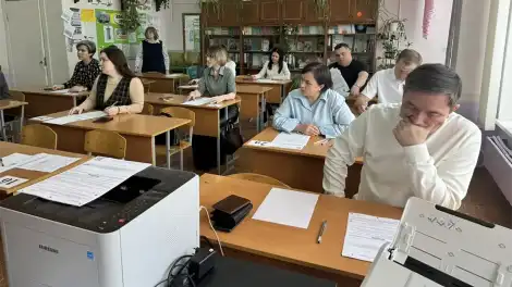 Түбән Камада  чыгарылыш укучыларының ата-аналары бердәм дәүләт имтиханын тапшырдылар