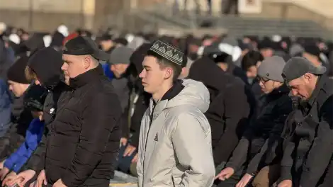 Мөбәрәк булсын: меңләгән түбәнкамалы Ураза гаетен каршы алды - телеканал НТР 24