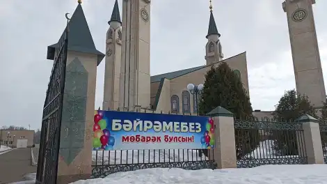 Ураза гаете уңаеннан, Түбән Каманың үзәк мәчетендә йөз кешелек хәйрия табыны әзерләнә