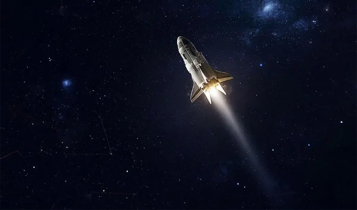 Космический аппарат летит в космос