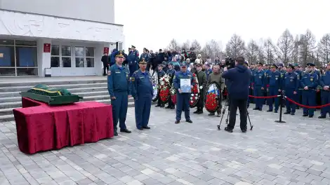 Түбән Камада батырларча һәлак булган янгын сүндерүче Марат Нәҗиповны соңгы юлга озаттылар