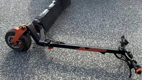 Түбән Камада электр самокаты катнашында юл-транспорт һәлакәте теркәлгән - НТР 24