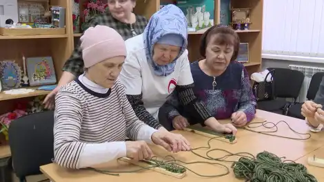 Түбән Каманың Төзүчеләр бистәсендә яшәүчеләр исән калу беләзекләре, маскировка челтәрләре үрергә өйрәнделәр