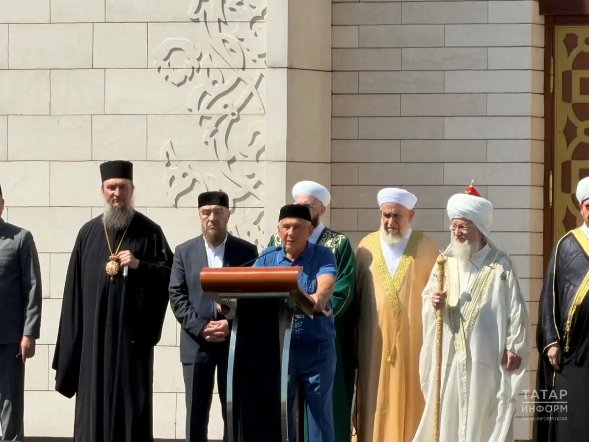 Рустам Минниханов выступает с речью