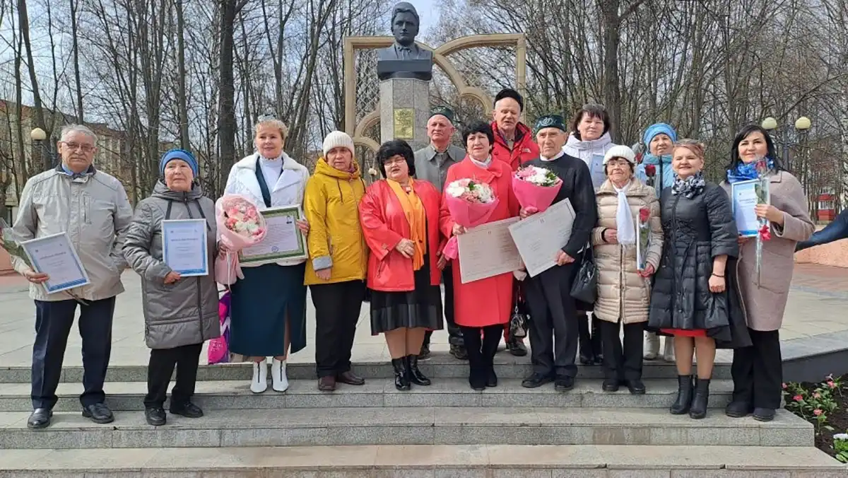 Участники мероприятия ко дню рождения Габдуллы Тукая в Нижнекамске