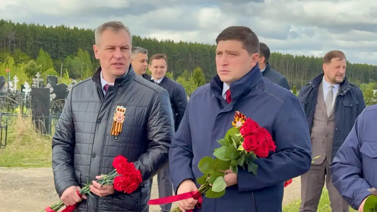Түбән Камада якташлар-геройларны искә алдылар