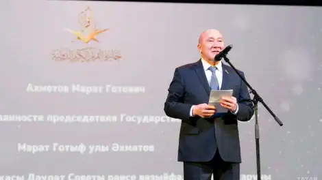 Марат Әхмәтов Татарстан матбугаты хезмәткәрләрен бәйрәм белән тәбрикләде