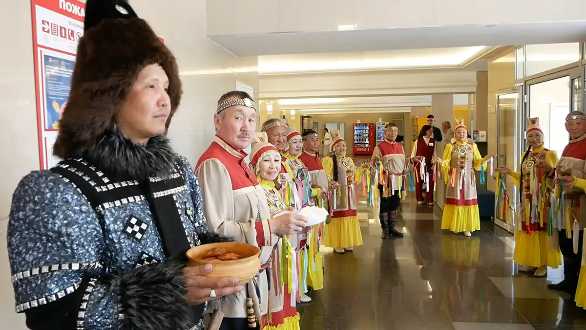 Якутлар кино карарга килгән түбәнкамалыларны каршылый