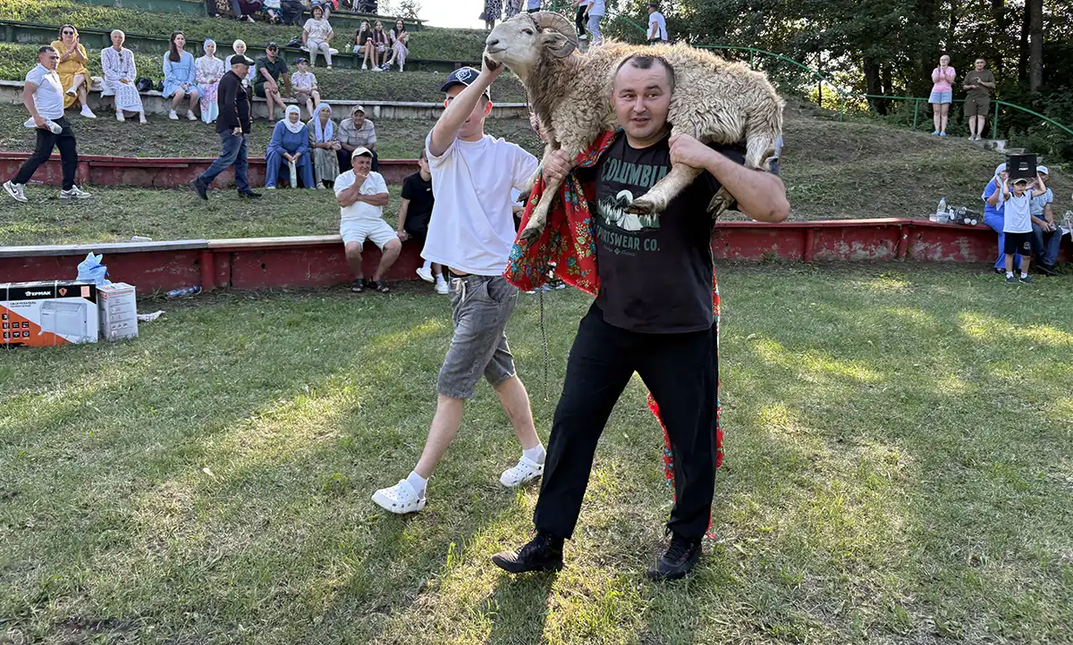 Авыл җыенының абсолют батыры