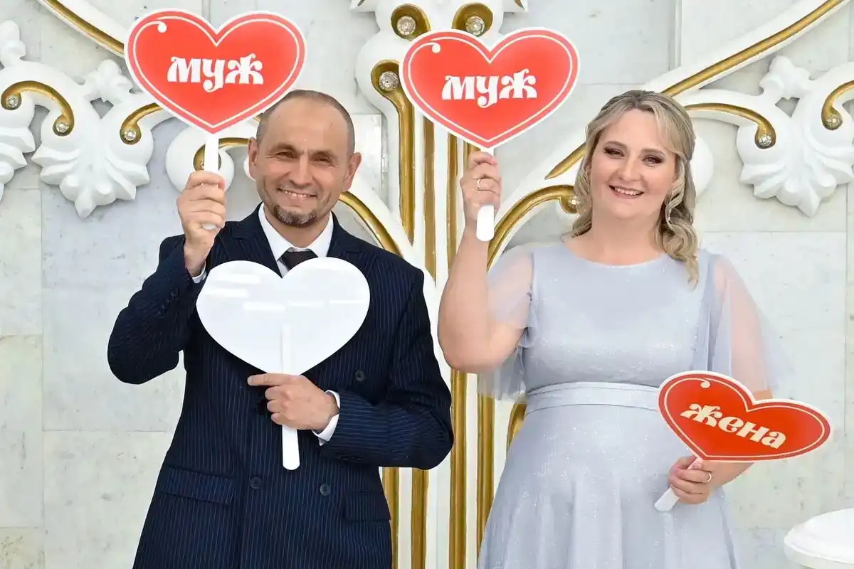 Супруги отмечают серебряную свадьбу