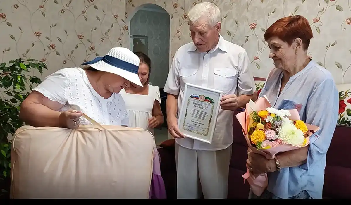 В Нижнекамске поздравляют с юбилеем Альбину Дыранову