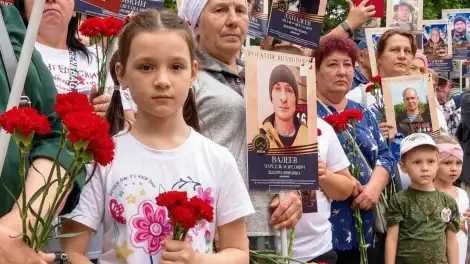 «Күккә очкан рота»: Түбән Камада хәтер акциясенә йөзләгән кеше кушылды - телеканал НТР 24