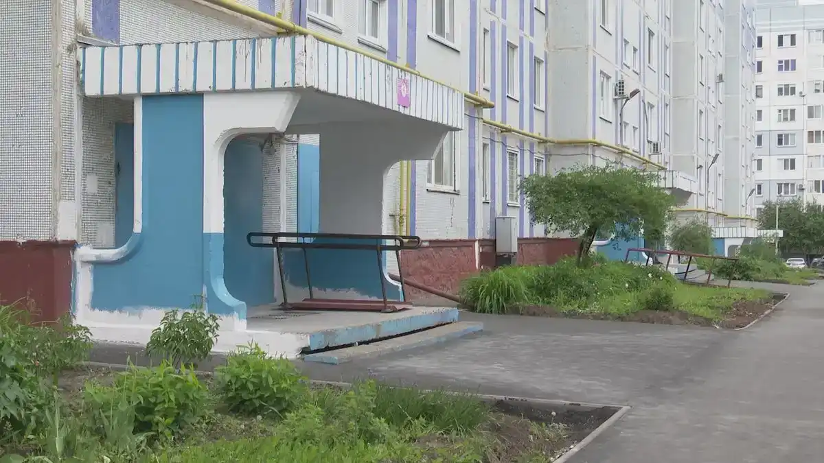 Подъезд многоквартирного жилого дома в Нижнекамске