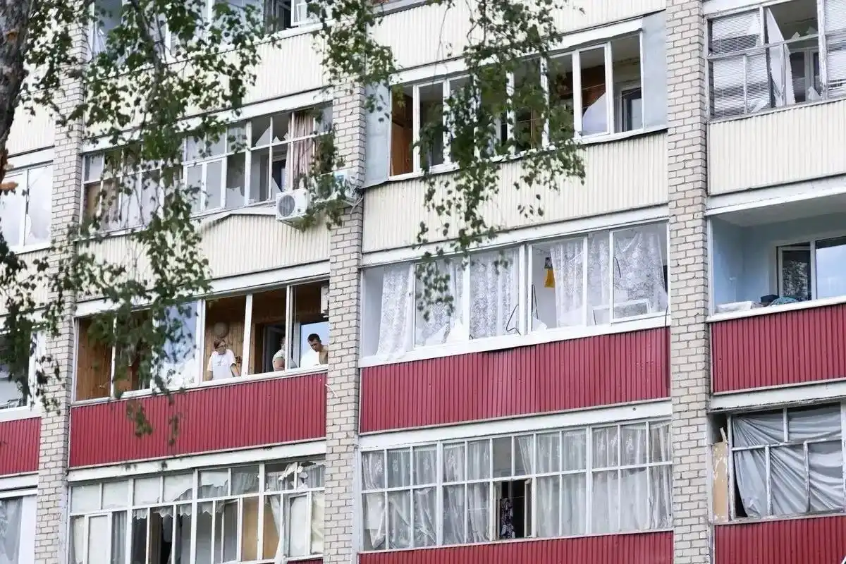 Пострадавший при атаке БПЛА дом на Школьном бульваре Нижнкамска